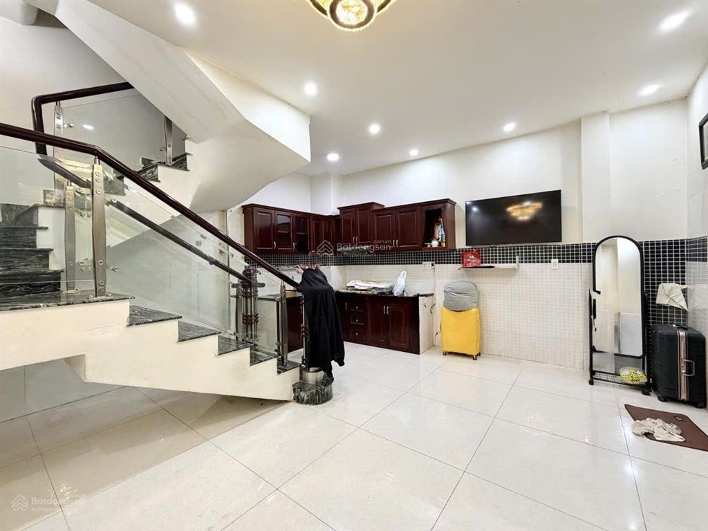 Vip quận 3 kế q1căn nhà tuyệt đẹp, 5 tầng 39m2, 4 phòng sân thượng, chỉ 7.49t, trục nkkn