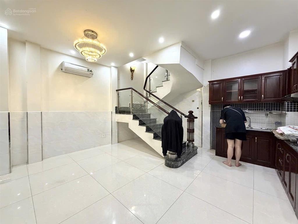 Vip quận 3 kế q1căn nhà tuyệt đẹp, 5 tầng 39m2, 4 phòng sân thượng, chỉ 7.49t, trục nkkn