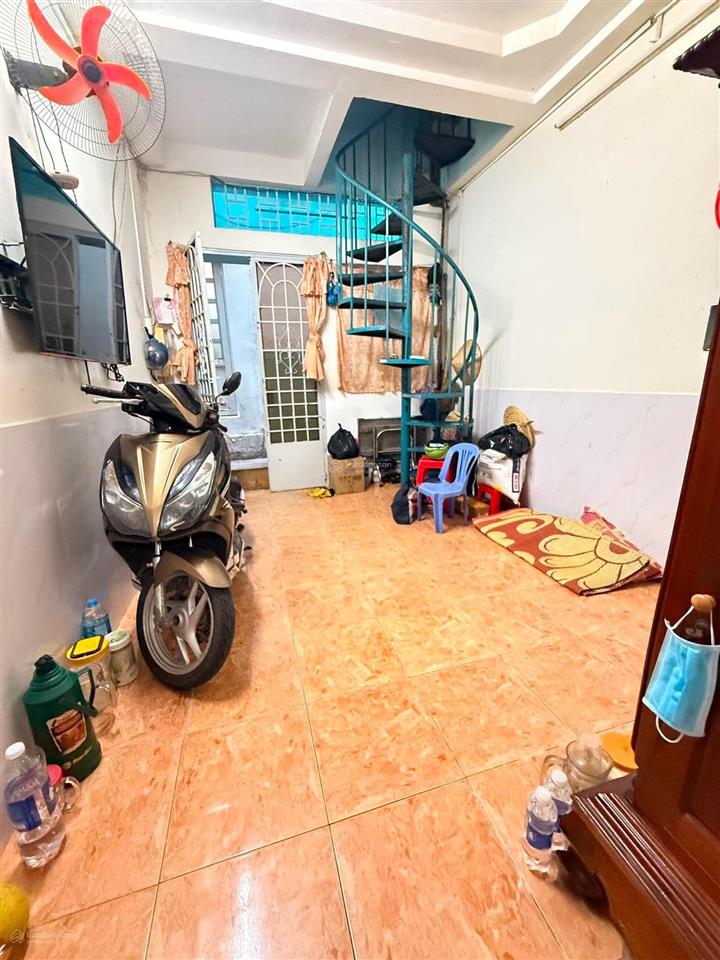 Giá chỉ 4.3tỷ, cạnh hẻm xe hơi, hẻm 266 tô hiến thành quận 10, dt 27 m2, nhà 2 tầng 3pn, shr