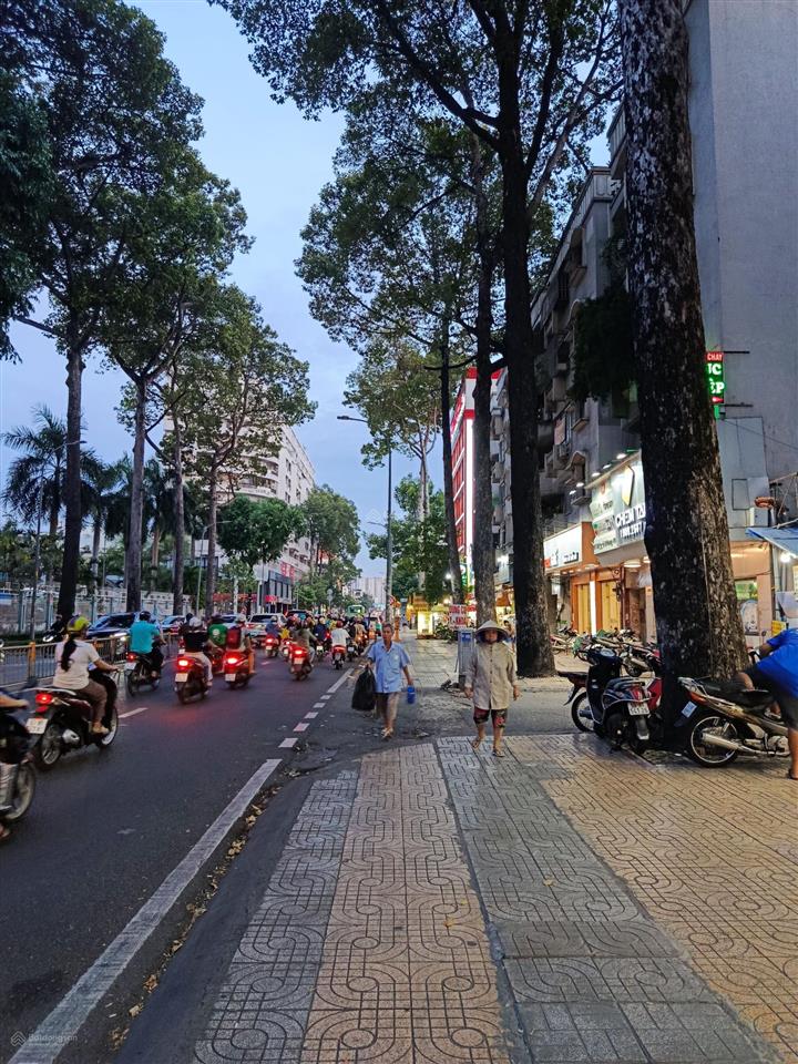 Chỉ 4,5 tỷ, dt63 m2, chung cư mặt tiền nguyễn tri phương, phường 8, quận 5. nhà đẹp, sổ hồng riêng