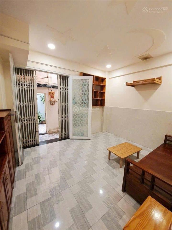 Nhỉnh 2 tỷ, cc tầng trệt, ngô quyền, q5, 50m2, có sân để xe, bảo vệ 24/24, shr sử dụng lâu dài