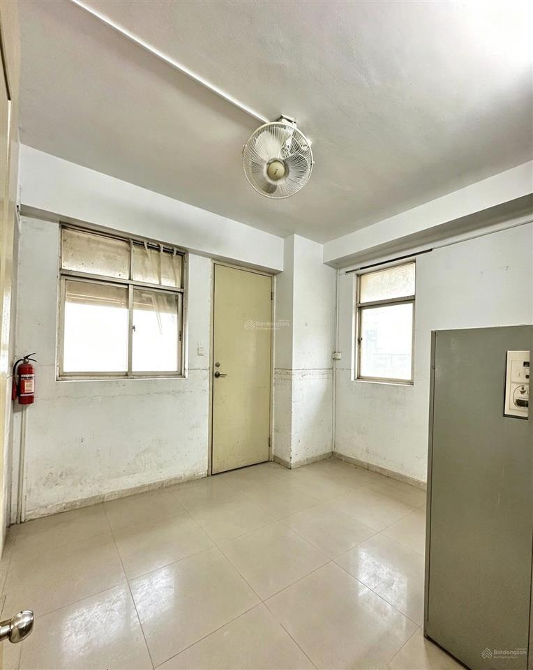Hơn 3 tỷ có căn hộ thang máy  cao ốc nguyễn kim, q10. dt 60,5m2, 2pn, 2wc, lô góc thoáng mát, shr.