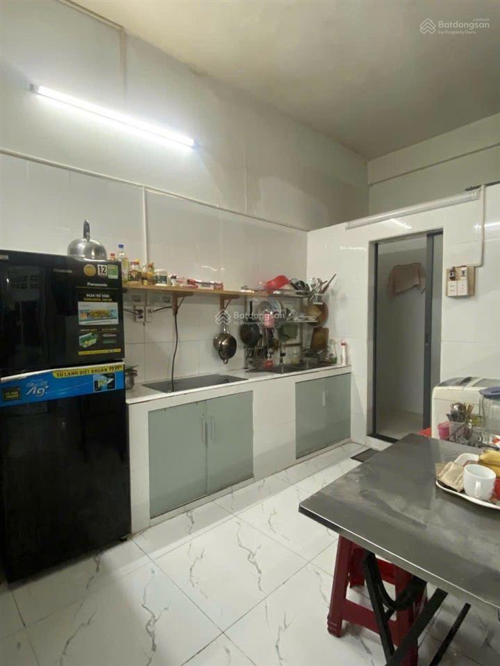 Nhỉnh 2 tỷ có căn hộ ngay hải thượng lãng ông, quận 5. dt 70 m2, 2 pn, pk rộng đẹp, shr lâu dài.