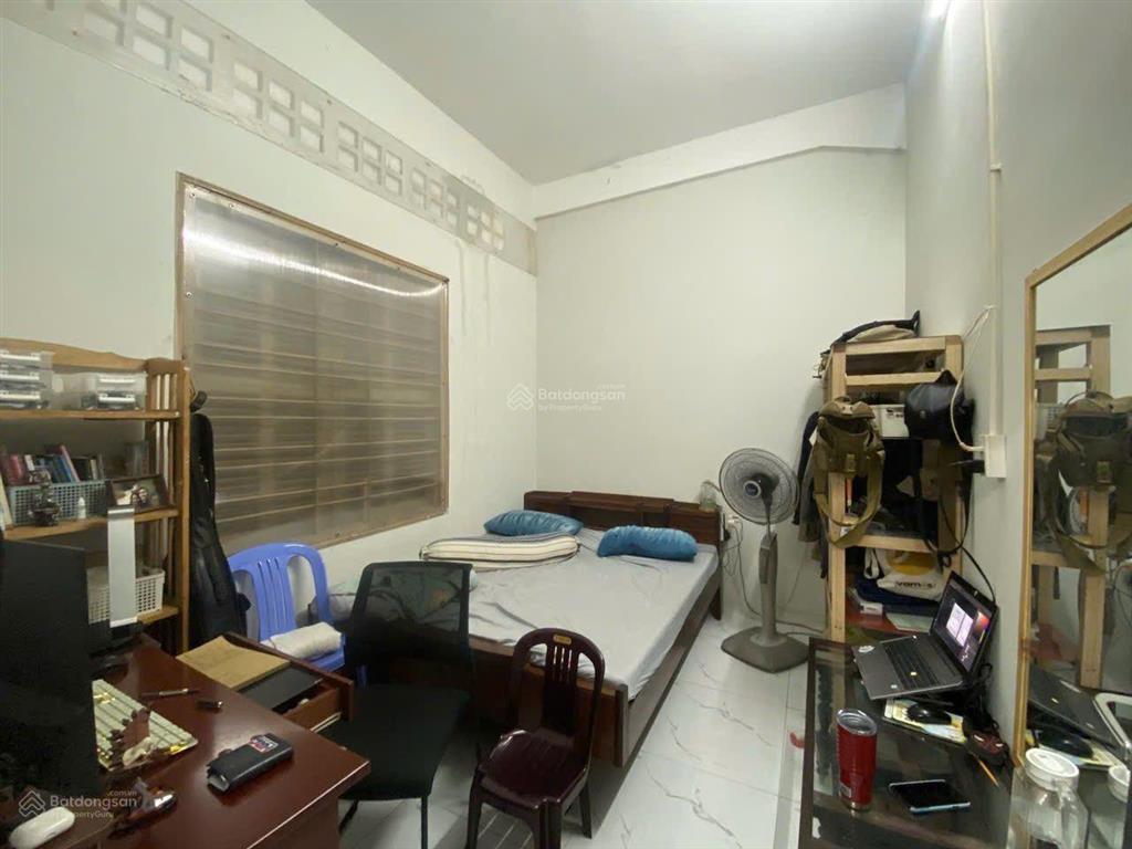 Nhỉnh 2 tỷ có căn hộ ngay hải thượng lãng ông, quận 5. dt 70 m2, 2 pn, pk rộng đẹp, shr lâu dài.