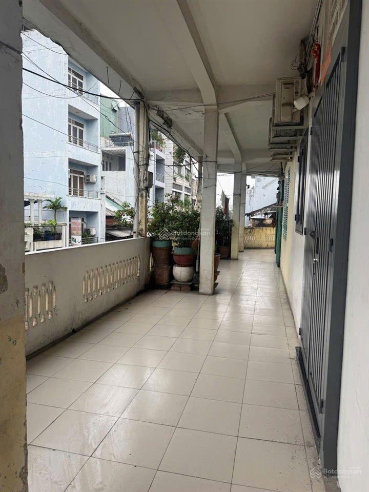 Nhỉnh 2 tỷ có căn hộ ngay hải thượng lãng ông, quận 5. dt 70 m2, 2 pn, pk rộng đẹp, shr lâu dài.
