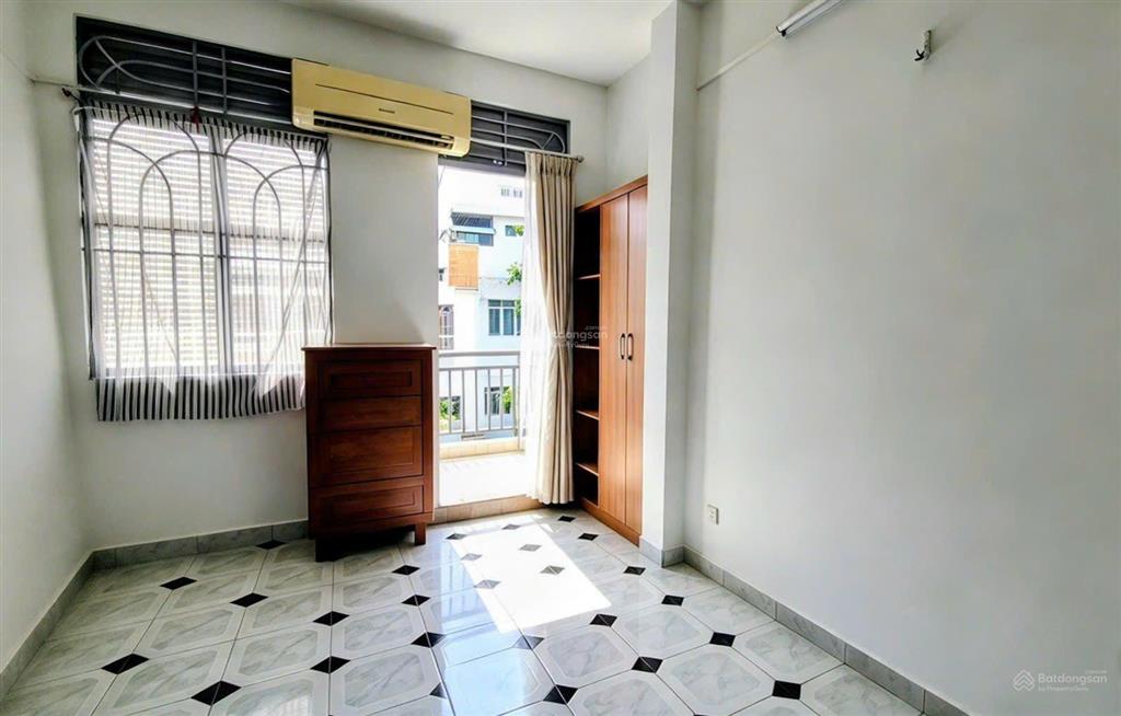 Gấp bán, chỉ 5.2tỷ, 4tầng, ngay nguyễn tri phương giao với đường 3/2, q10, nhà vị trí cực đẹp.