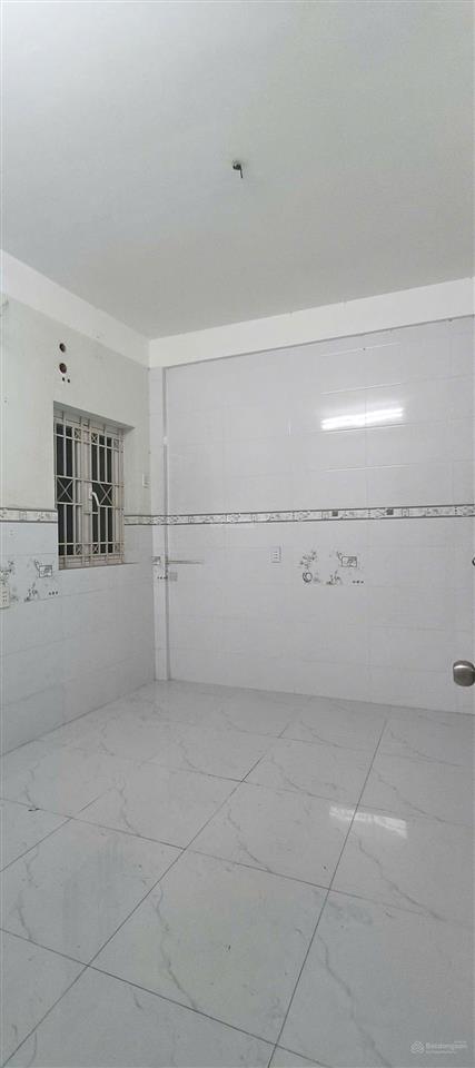 Chỉ 3 tỷ nhỉnh có căn hộ trung tâm q5. dt 63m2, 2pn. vị trí rất đẹp, gần đhy dược, hầm giữ xe rộng.