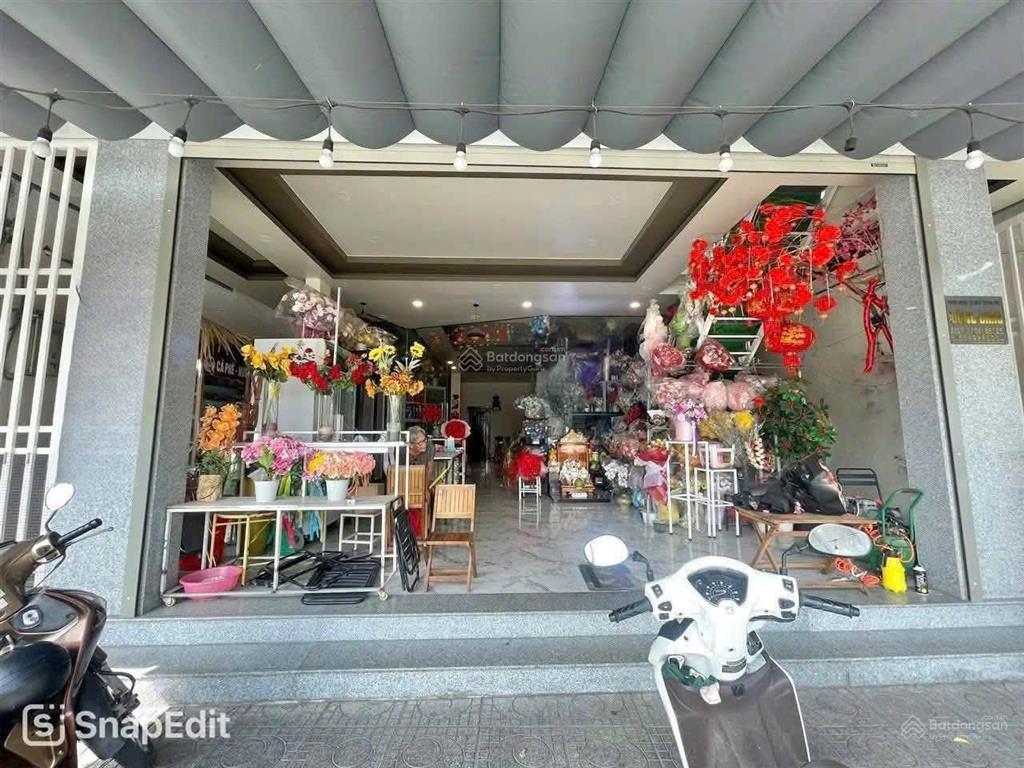 Bán gấp nhà 1 lầu 8x20 giá 850 triệu. nẳm ngay chợ hưng long . đang cho thuê 28 triệu/tháng