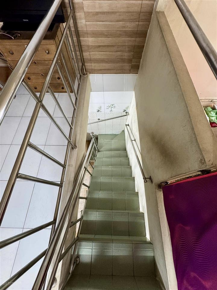 Nhà 2 tầng trần quý quận 11, 65m2, xe hơi tới nhà, sát mặt tiền, 3pn, nở hậu