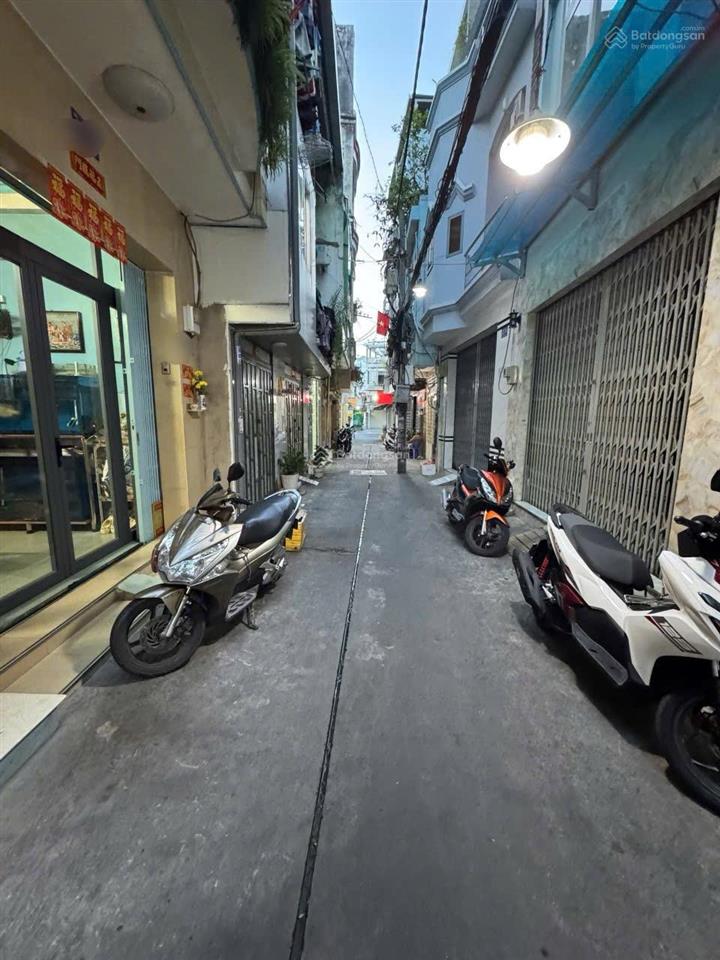 Nhà 2 tầng trần quý quận 11, 65m2, xe hơi tới nhà, sát mặt tiền, 3pn, nở hậu