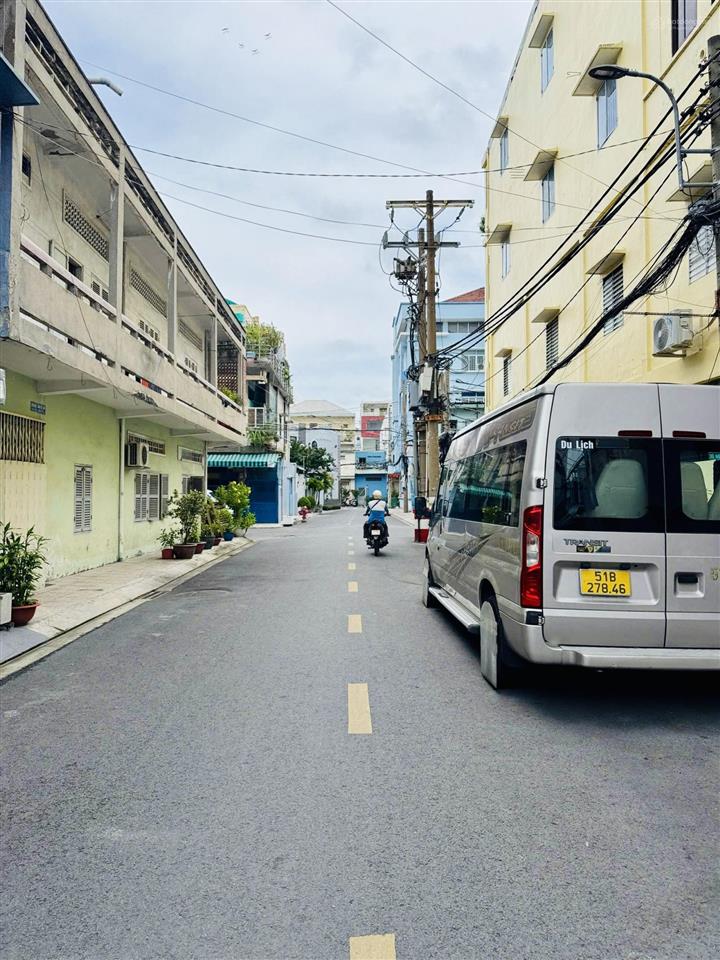 Bán nhà hồng bàng quận 11, 70m2 (4 x 17), hẻm 10m, 4pn (có pn trệt), sát công viên, 7.x tỷ tl