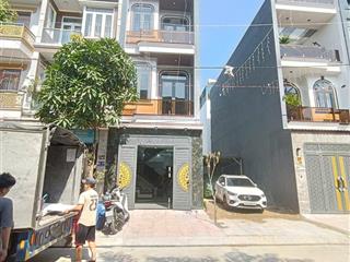 Bán nhà 2 lầu 1 trệt dĩ an, đường 10m vỉa hè, full nội thất, giá 5.5 tỷ  mua trước tết giá tốt