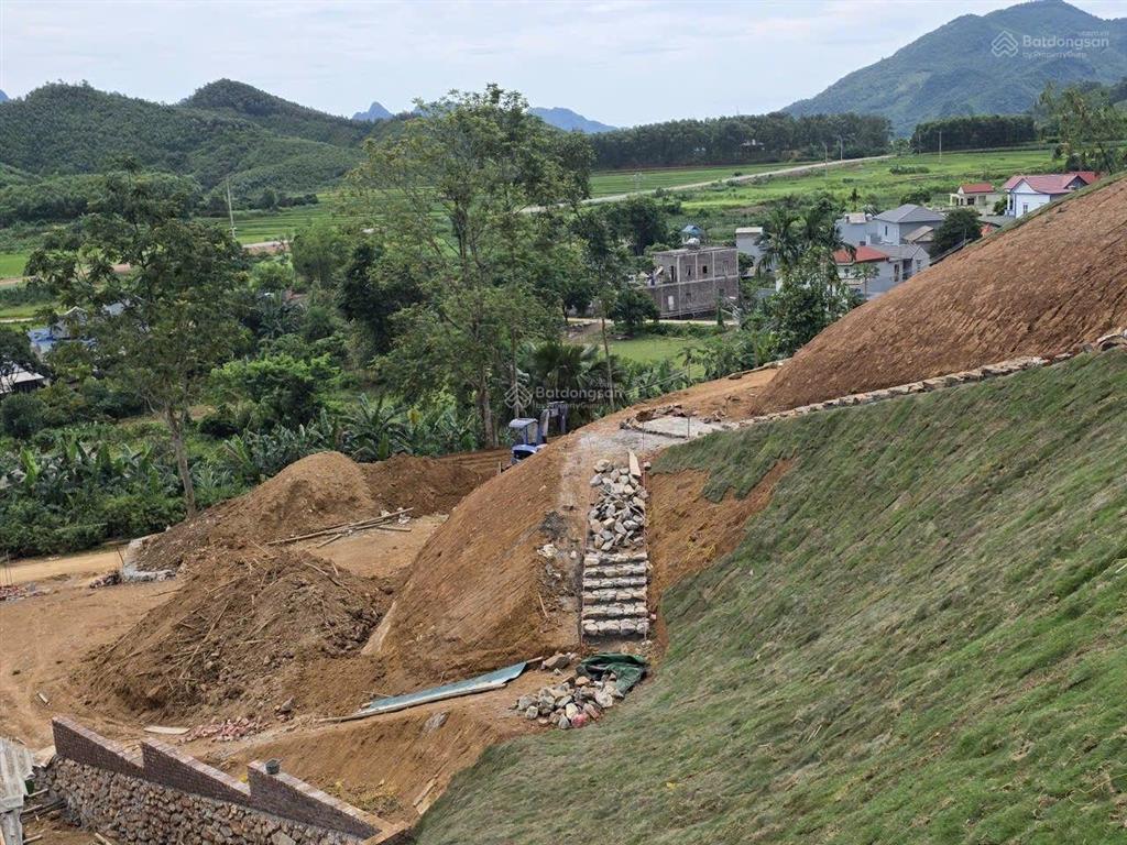 Tin vui cho quý anh chị ạ! đất thổ cư 3310m2 thế tựa núi mặt nhìn ra ruộng bậc thang