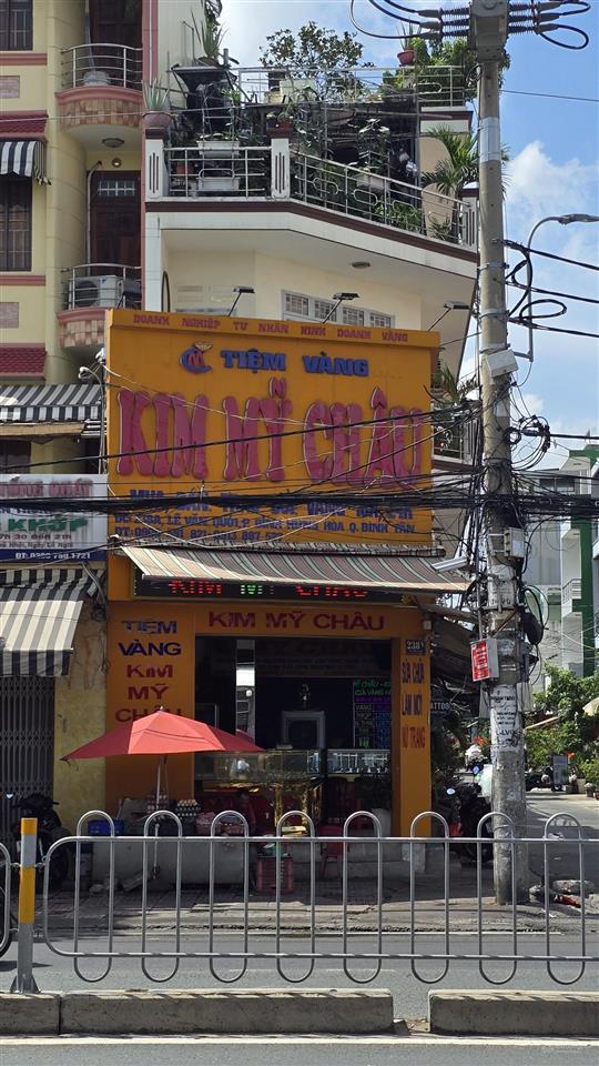 Cho thuê mặt bằng 2 mặt tiền đường lê văn quới