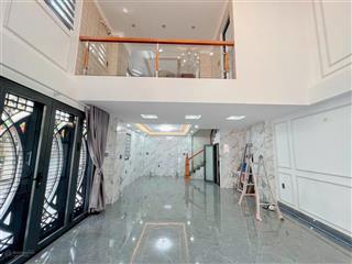 Nhà mới tinh 5 lầu đón tết 2026 4pn xe hơi đậu trước nhà.