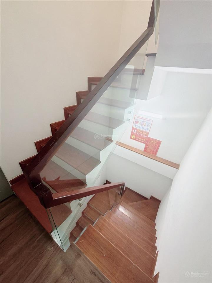 Chính chủ bán  chỉ 9.5 tỷ nhà hxh thông  đoàn thị điểm  gara ô tô  5pn full nội thất