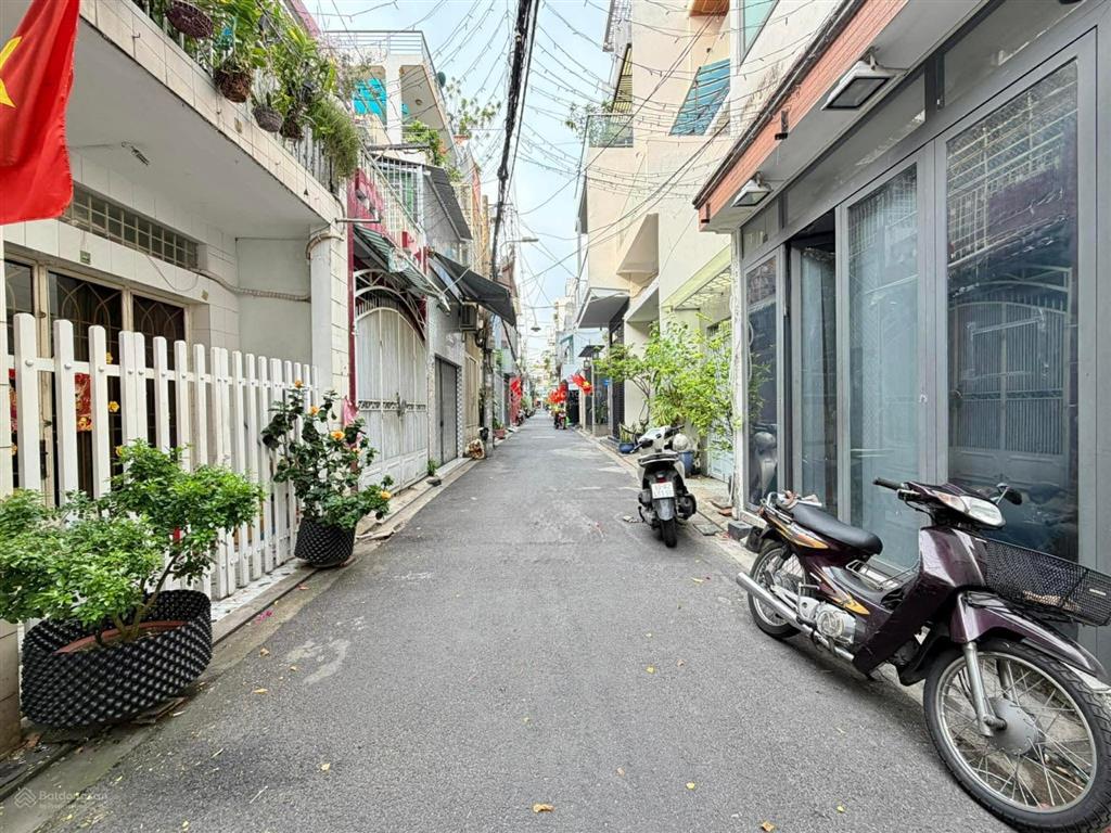 8 tỷ  huỳnh văn bánh  45m ngang 4m  2 tầng  2pn  mặt bằng kinh doanh sẵn