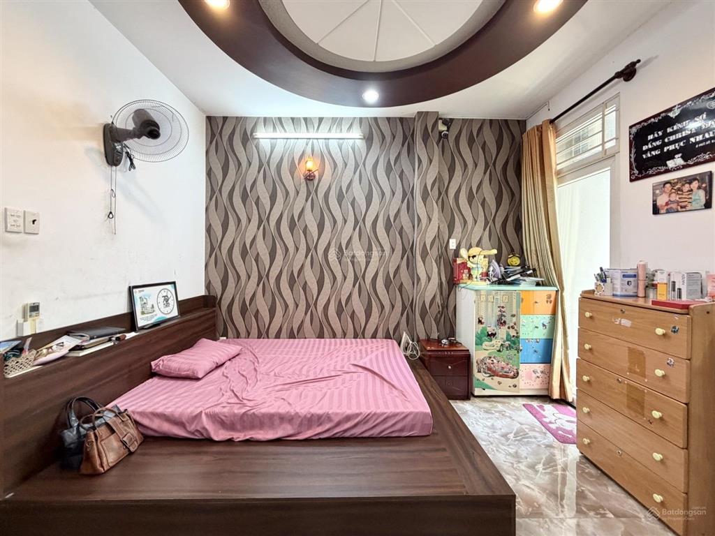 Lô góc 3 mặt thoáng 57m a4 5pn cách mt lê văn sỹ chỉ 10m  9,5 tỷ