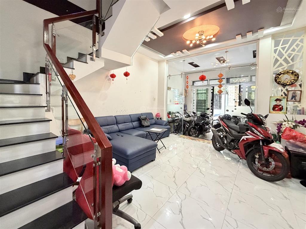 Lô góc 3 mặt thoáng 57m a4 5pn cách mt lê văn sỹ chỉ 10m  9,5 tỷ