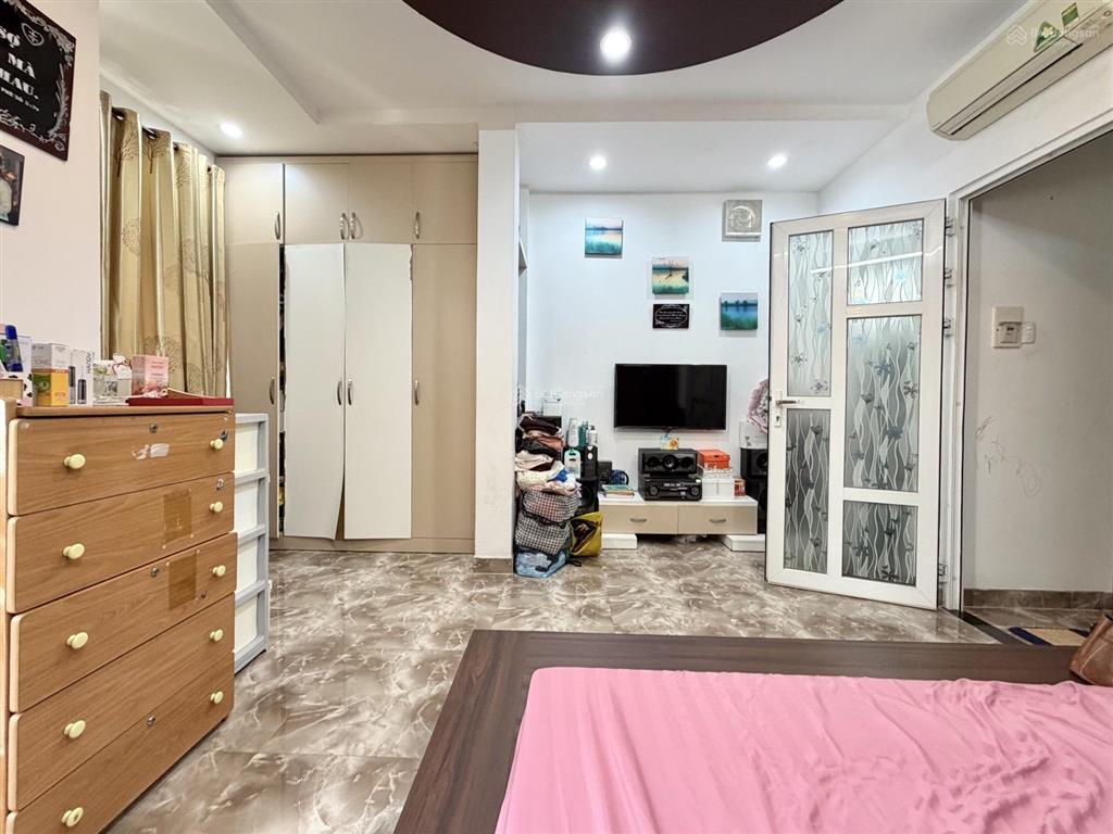 Lô góc 3 mặt thoáng 57m a4 5pn cách mt lê văn sỹ chỉ 10m  9,5 tỷ