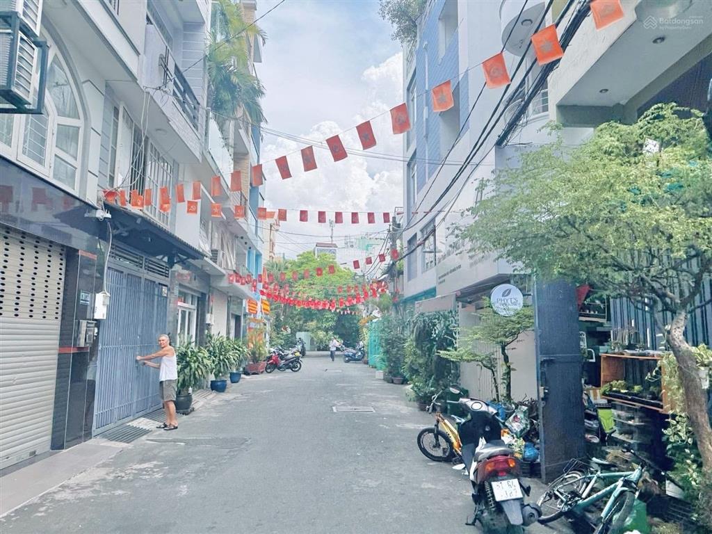 8,89 tỷ  nhà mới 4 tầng btct  khu vip phan đăng lưu btct 40m vuông đẹp