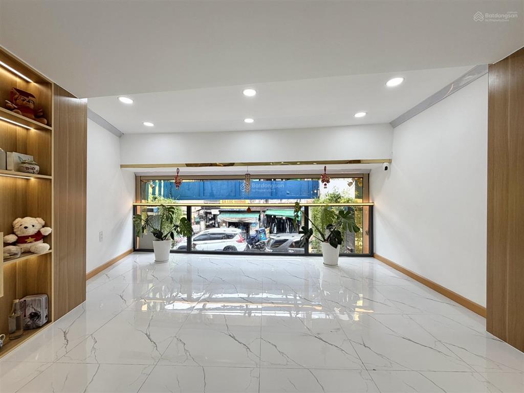 Bán nhà mặt tiền phan văn trị bình thạnh 63m2 4 tầng kinh doanh tốt giá giảm còn 9,999 tỷ