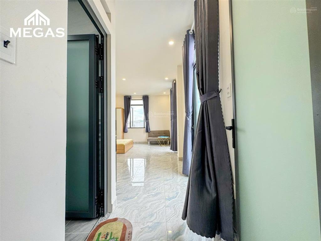 Studio cửa sổ trời rộng 35m2 full nội thất ngay dương quảng hàm