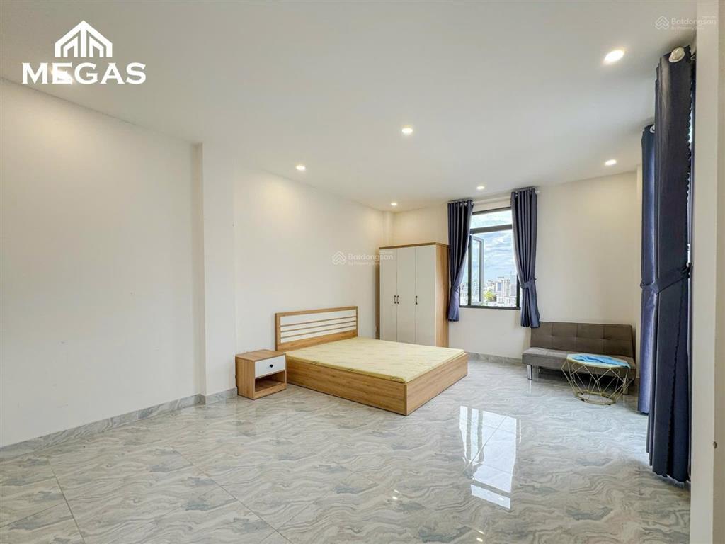 Studio cửa sổ trời rộng 35m2 full nội thất ngay dương quảng hàm
