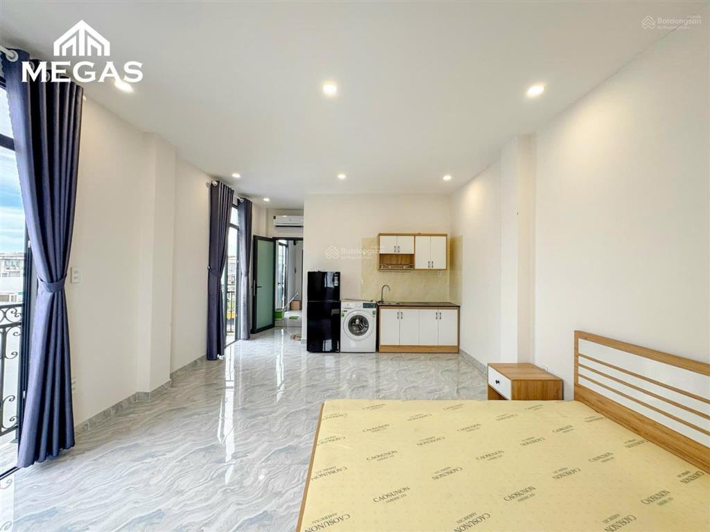 Studio cửa sổ trời rộng 35m2 full nội thất ngay dương quảng hàm