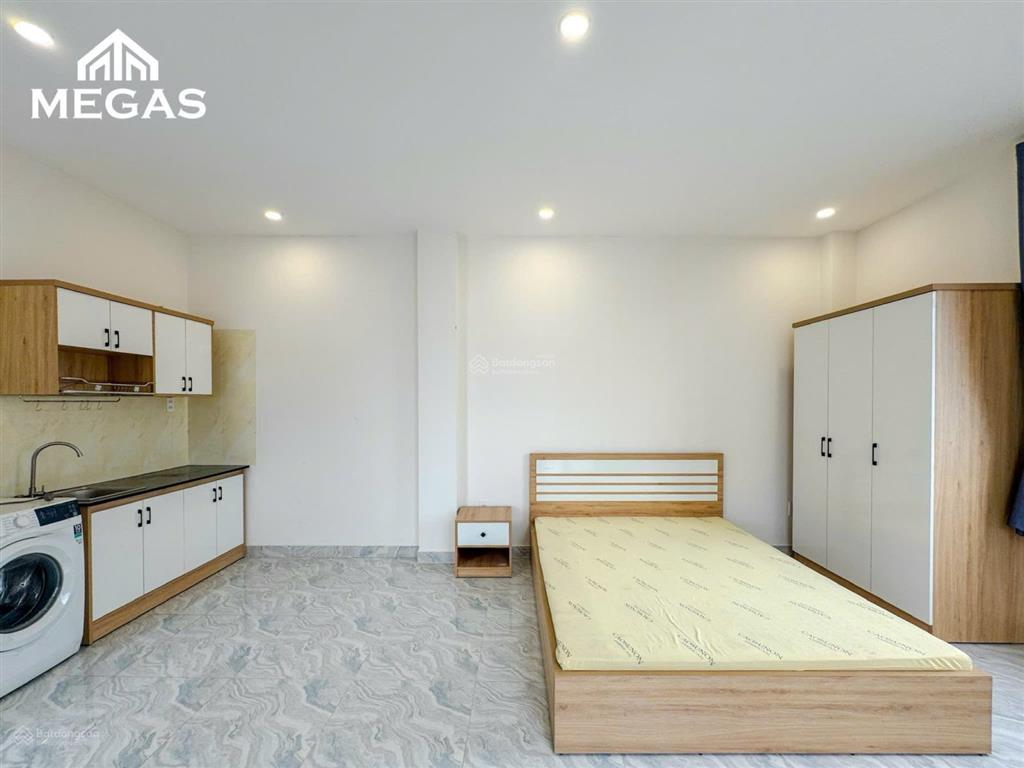Studio cửa sổ trời rộng 35m2 full nội thất ngay dương quảng hàm