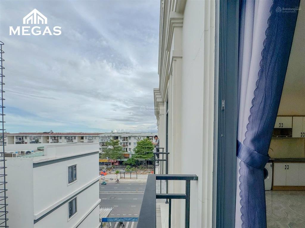 Studio cửa sổ trời rộng 35m2 full nội thất ngay dương quảng hàm