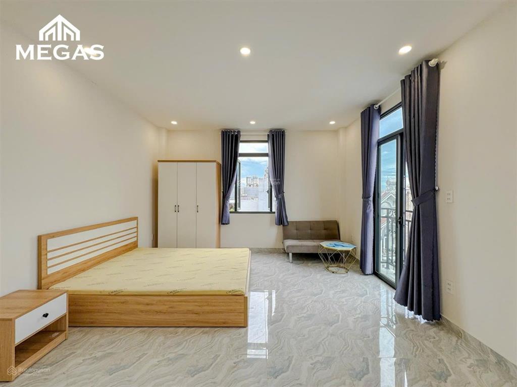 Studio cửa sổ trời rộng 35m2 full nội thất ngay dương quảng hàm
