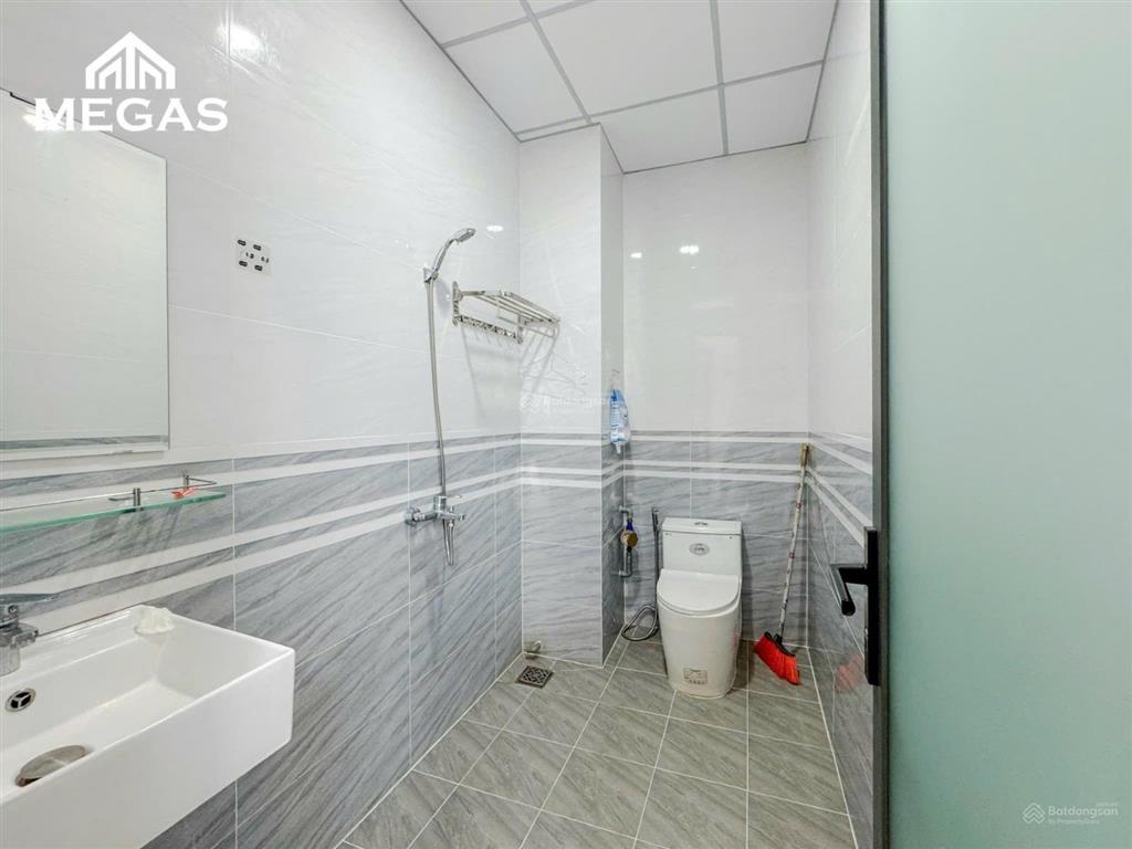 Studio cửa sổ trời rộng 35m2 full nội thất ngay dương quảng hàm
