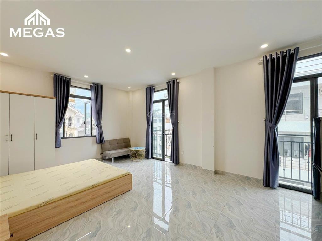 Studio cửa sổ trời rộng 35m2 full nội thất ngay dương quảng hàm