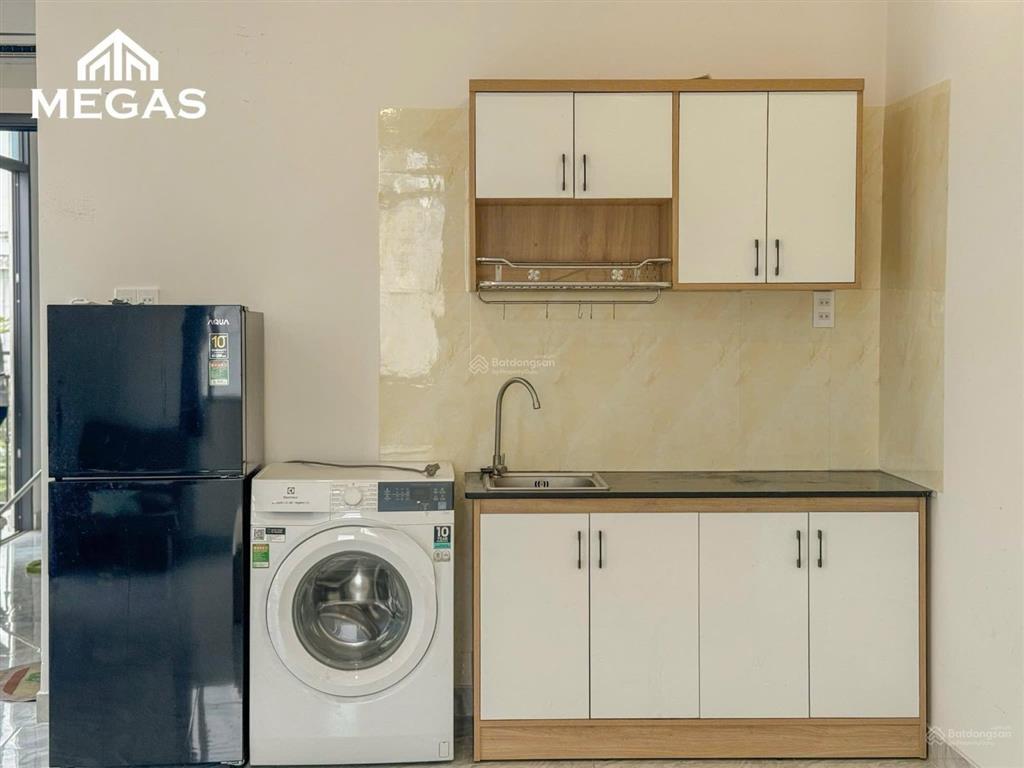 Studio cửa sổ trời rộng 35m2 full nội thất ngay dương quảng hàm