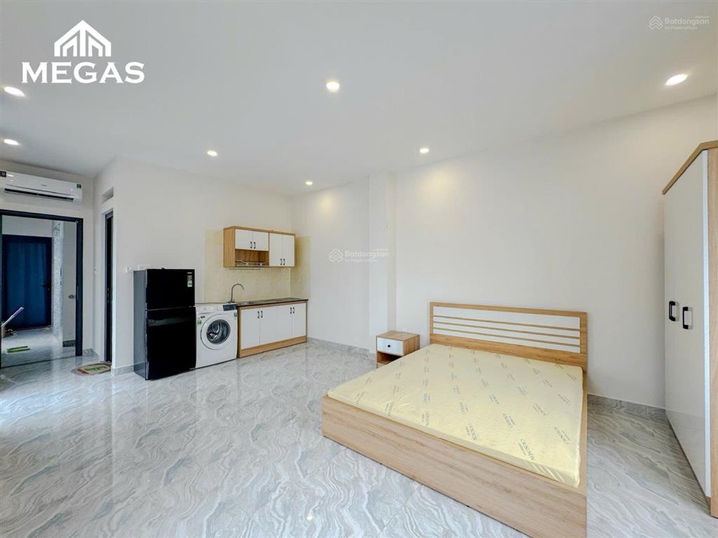 Studio cửa sổ trời rộng 35m2 full nội thất ngay dương quảng hàm