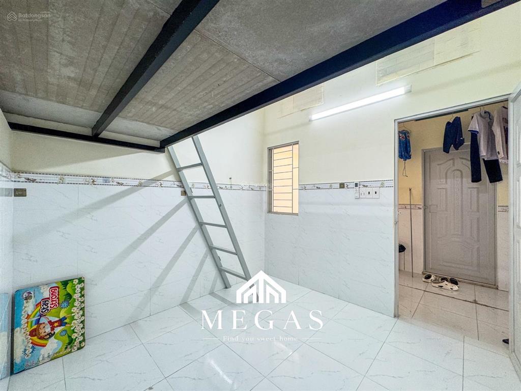 Trống sẵn căn có gác rộng 30m2 nội thất cơ bản ngay suối tiên