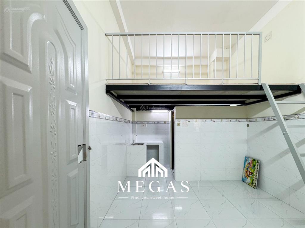 Trống sẵn căn có gác rộng 30m2 nội thất cơ bản ngay suối tiên