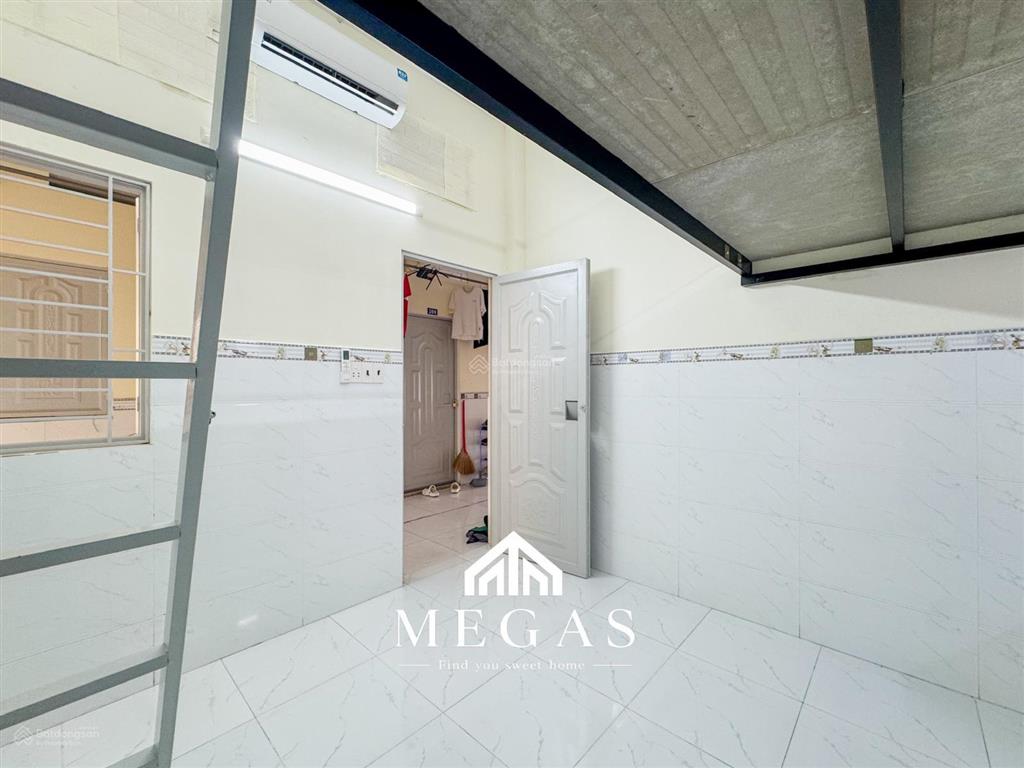 Trống sẵn căn có gác rộng 30m2 nội thất cơ bản ngay suối tiên