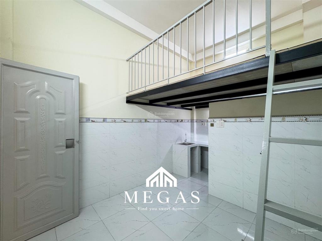 Trống sẵn căn có gác rộng 30m2 nội thất cơ bản ngay suối tiên
