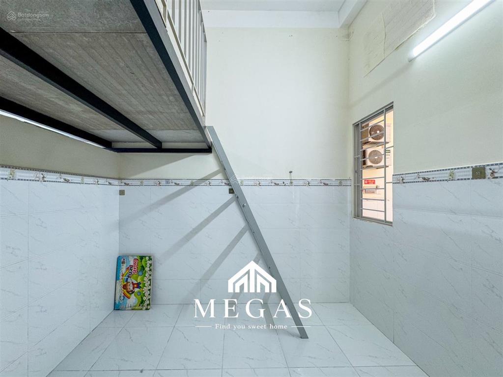 Trống sẵn căn có gác rộng 30m2 nội thất cơ bản ngay suối tiên