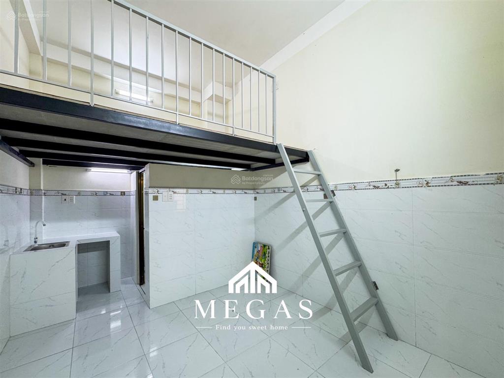 Trống sẵn căn có gác rộng 30m2 nội thất cơ bản ngay suối tiên