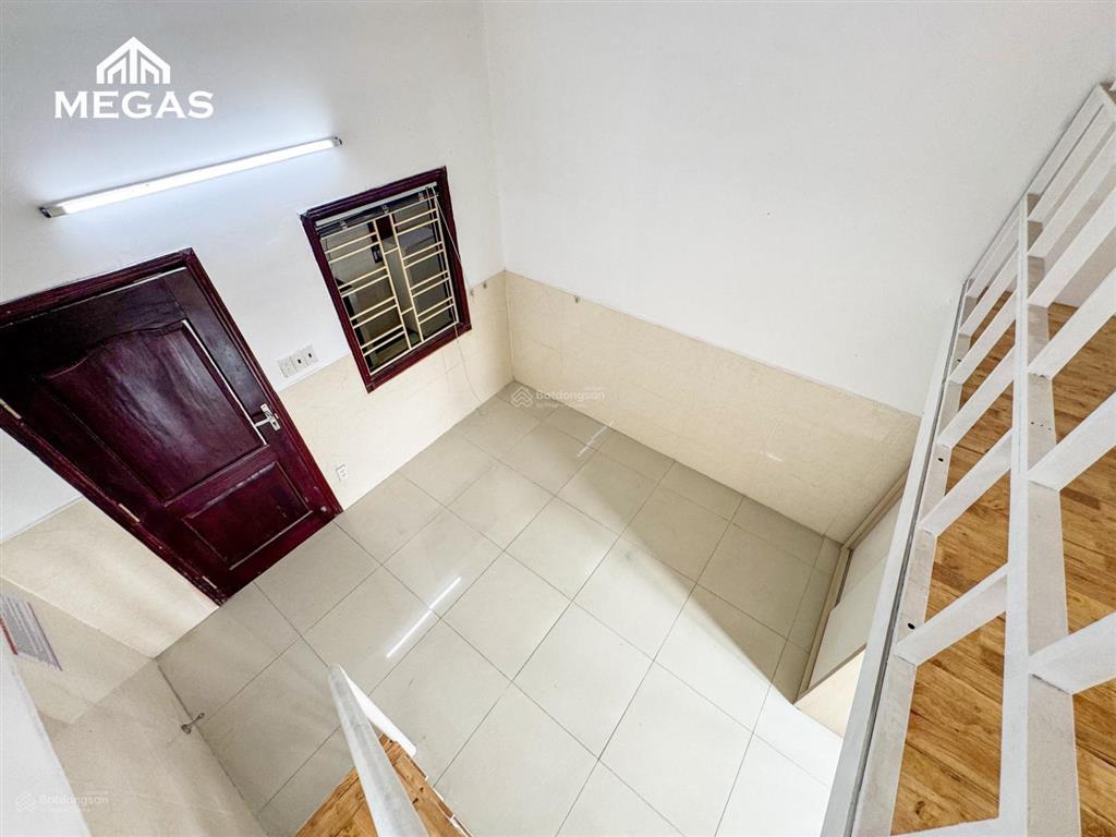 Trống sẵn duplex cửa sổ trời full nội thất ngay đh hutech