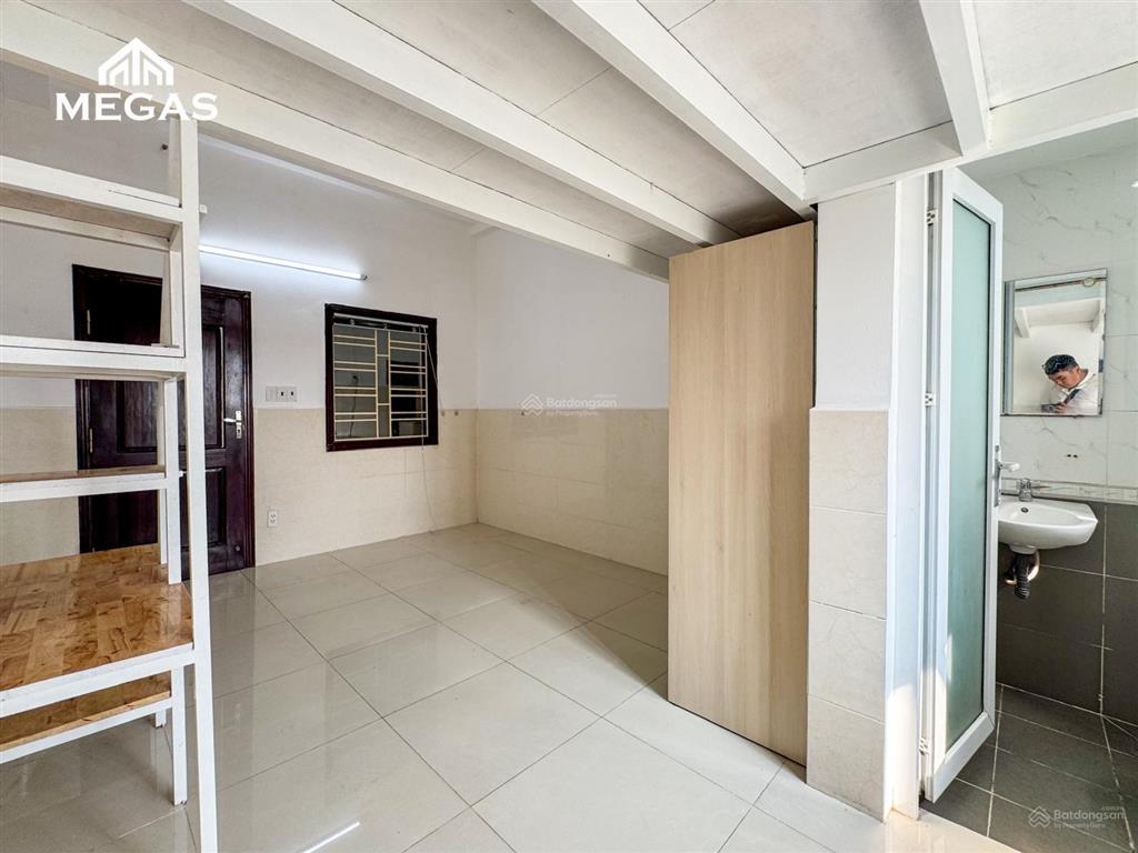 Trống sẵn duplex cửa sổ trời full nội thất ngay đh hutech