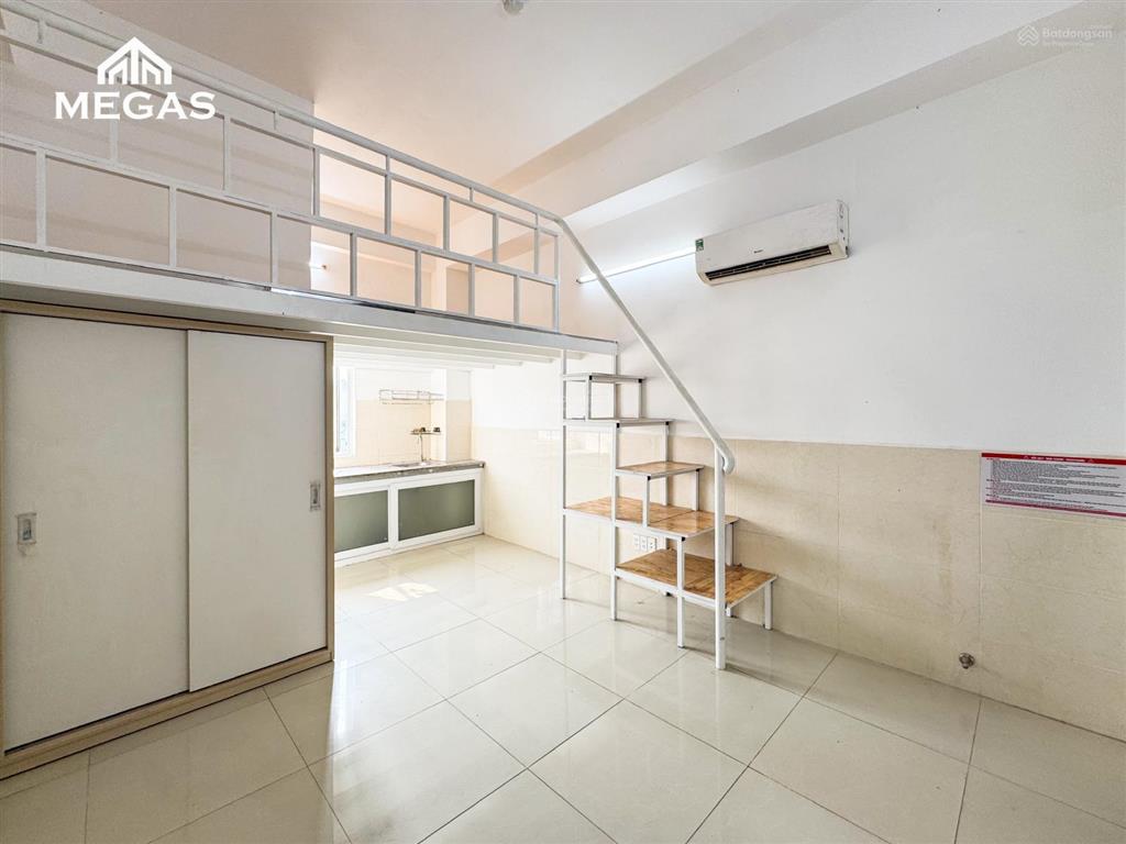 Trống sẵn duplex cửa sổ trời full nội thất ngay đh hutech