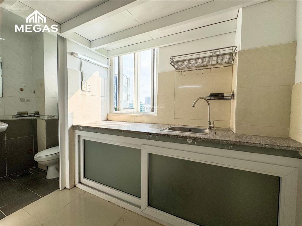 Trống sẵn duplex cửa sổ trời full nội thất ngay đh hutech