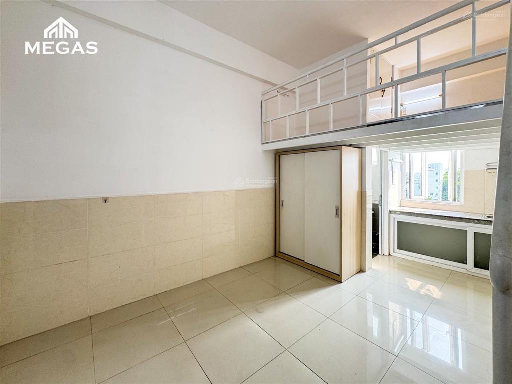 Trống sẵn duplex cửa sổ trời full nội thất ngay đh hutech
