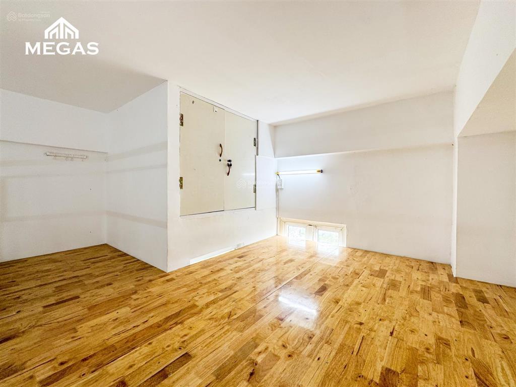 Trống sẵn duplex cửa sổ trời full nội thất ngay đh hutech