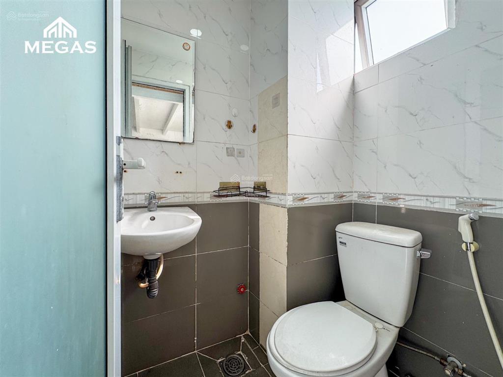 Trống sẵn duplex cửa sổ trời full nội thất ngay đh hutech