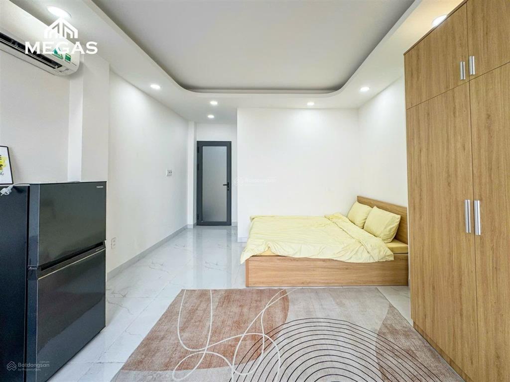 Studio ban công full nội thất siêu thoáng ngay emart phan văn trị